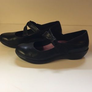 Dansko comfortable black dress shoes